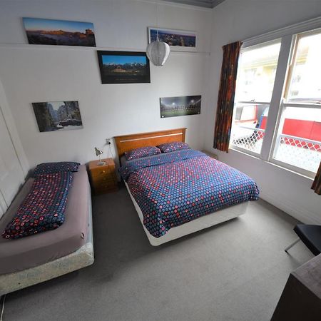 Funky Green Voyager Backpackers Hostel โรโตรัว ภายนอก รูปภาพ