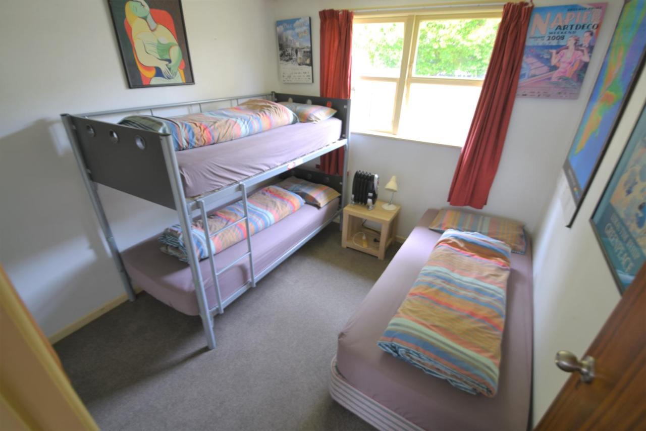 Funky Green Voyager Backpackers Hostel โรโตรัว ภายนอก รูปภาพ