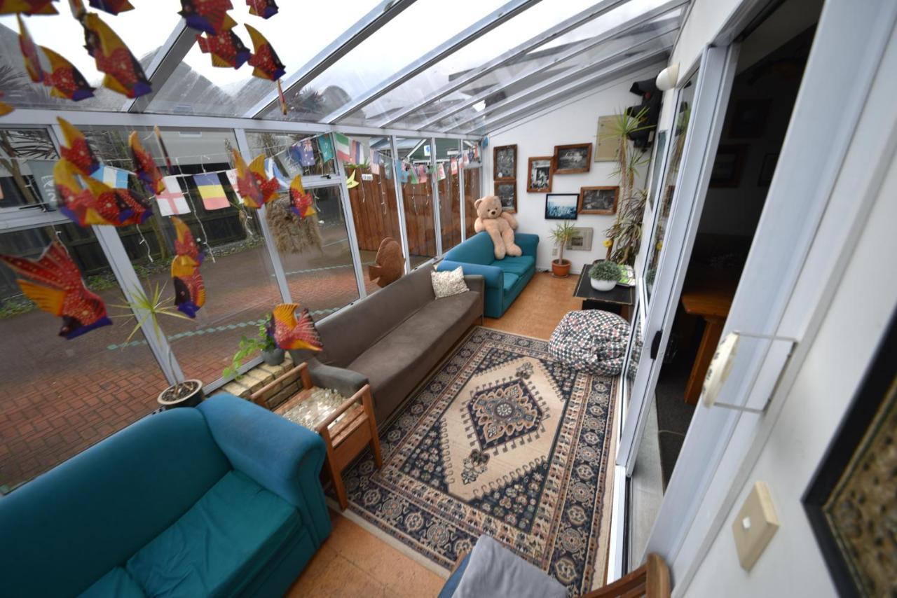 Funky Green Voyager Backpackers Hostel โรโตรัว ภายนอก รูปภาพ